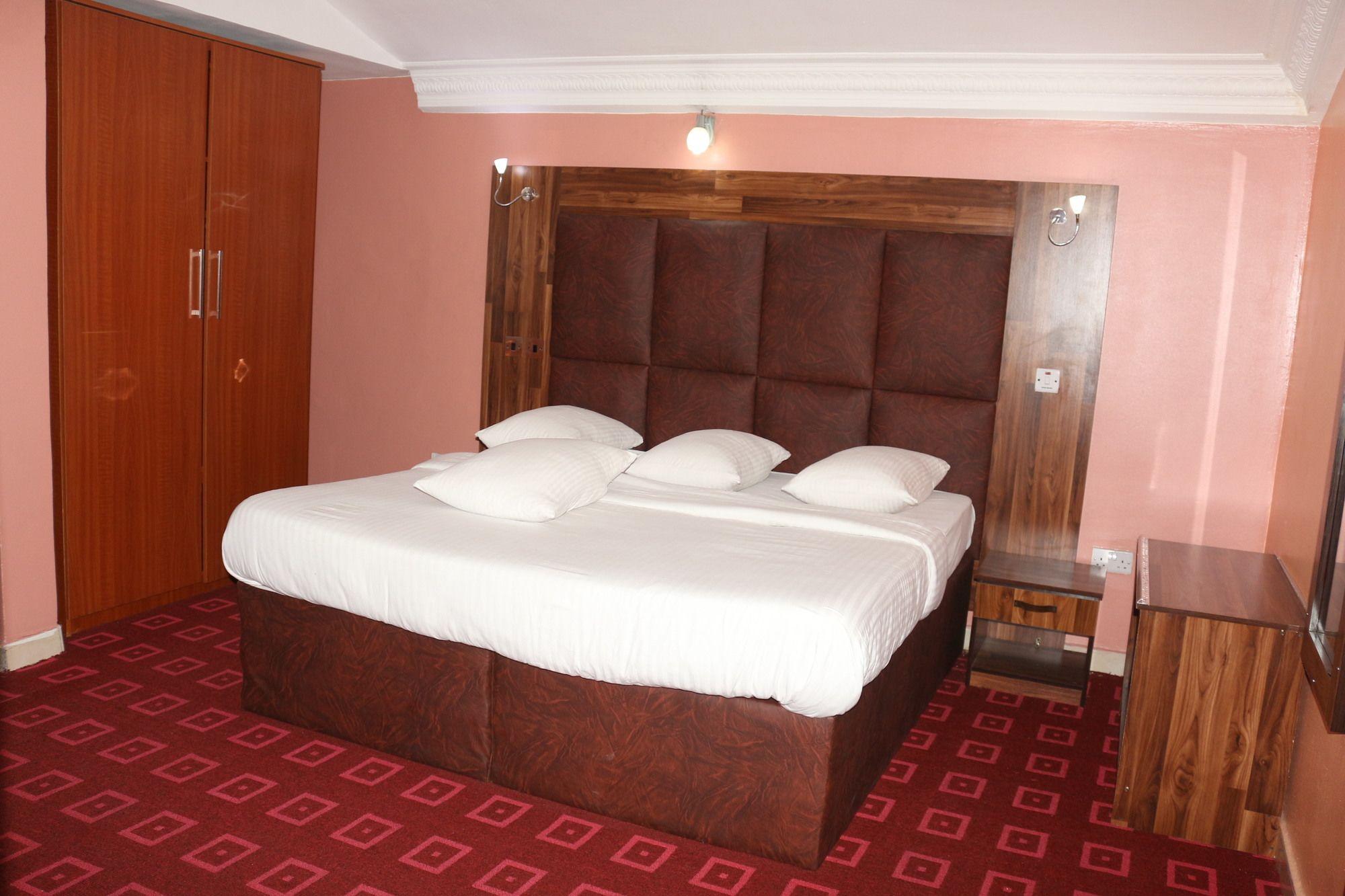 Royal Charlin Hotel And Suites 포트하커트 외부 사진
